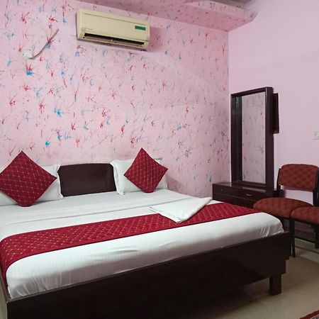 Airport Hotel Pariksheet Inn Neu-Delhi Exterior foto